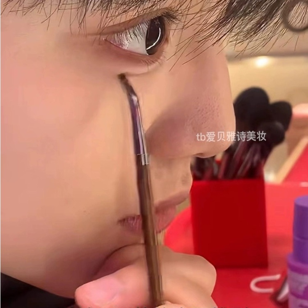 angled brush - Picture 2 of 2